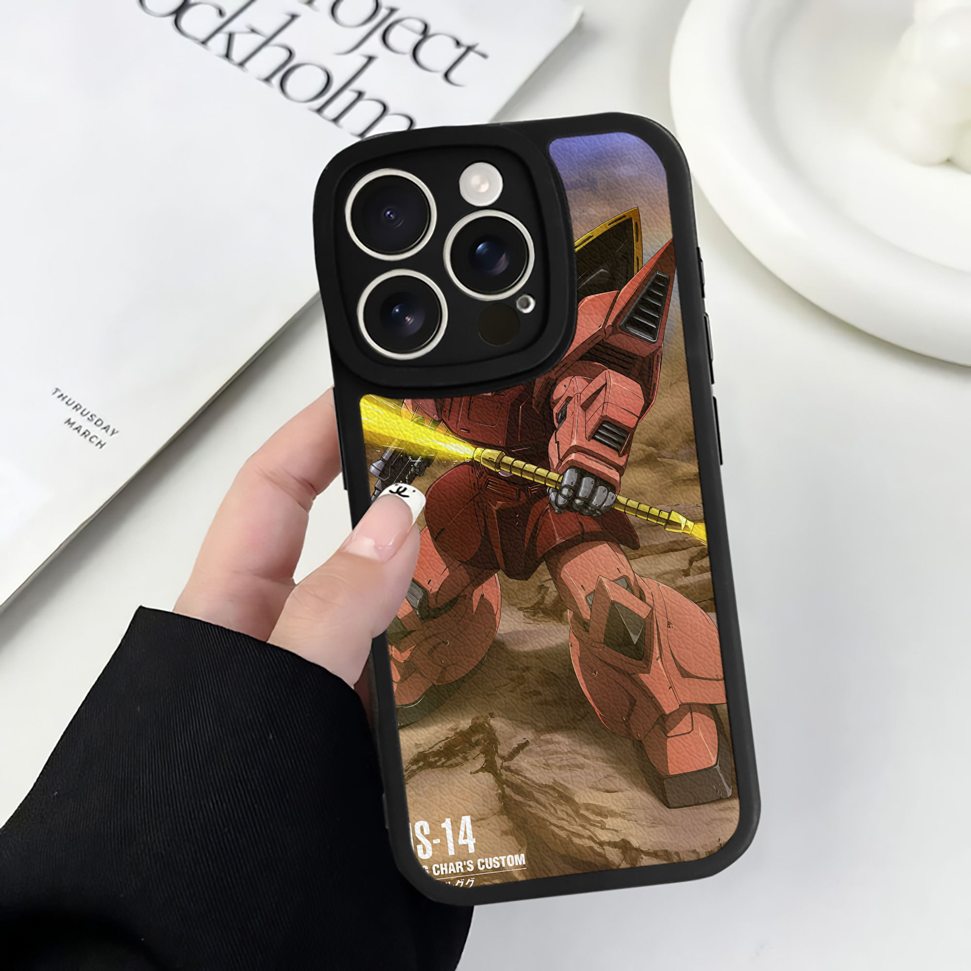 （画像用） 機動戦士ガンダム Mobile Suit Gundam 【iPhone 16シリーズ対応】シリコンスマホケース（レザー調） 材質：シリコン